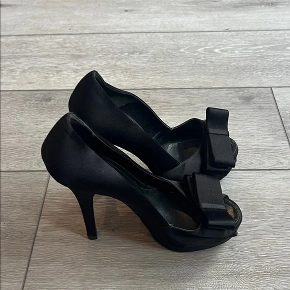 Fendi Black Deco Bow Satin Peep-Toe holiday designer high Heels size 38/7 - Picture 9 of 9